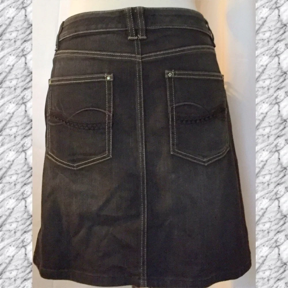 White House Black Market denim, mini skirt, sz 8 - Picture 2 of 3